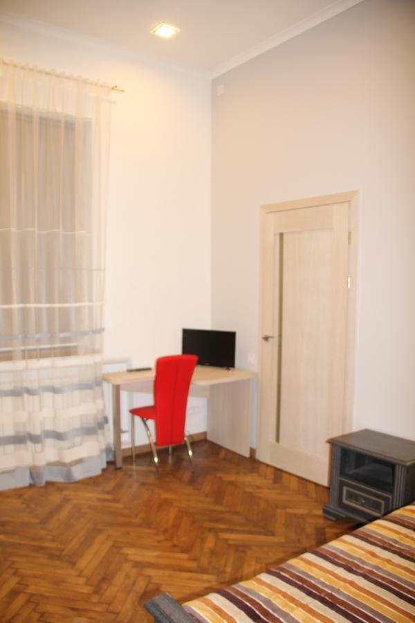 Apartment On Khorvatska Street Лвив Екстериор снимка